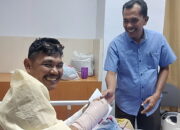 Perwakilan Dr Maruli Siahaan Besuk Anggota Tim Rumah Aspirasi
