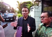 Minta Maaf, Rismon Sianipar Bawa Ulos dan Masakan Khas Batak ke Rumah Jokowi
