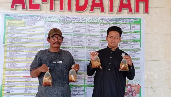 Program Jum’at Berkah, UlaskasusTV.com Kembali Berbagi di Masjid Al Hidayah Ujung Batu
